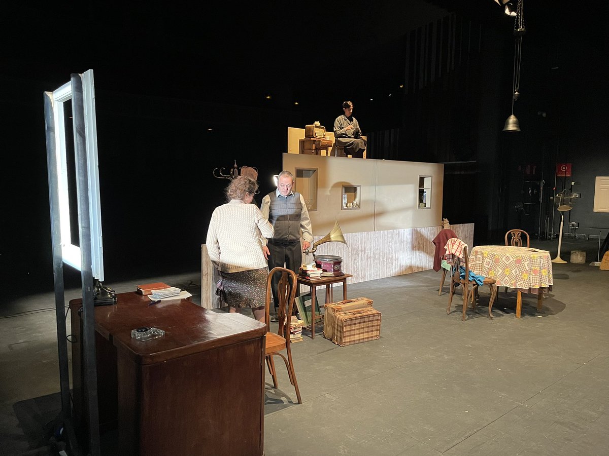 La gent de <a href="/corciateatre/">Corcia Teatre</a> estrena. Ni més ni menys que ‘Una giornata particolare’ a <a href="/latlantidavic/">L'Atlàntida Vic</a>. Us ho expliquem a <a href="/el9nou/">El 9 Nou</a> avui. Amb <a href="/joanrourah/">Joan Roura</a> <a href="/AnnaPresco/">Anna Presegué</a> i Laia Monforte dirigits per <a href="/pepsimsan/">Pep Simon Sànchez</a>