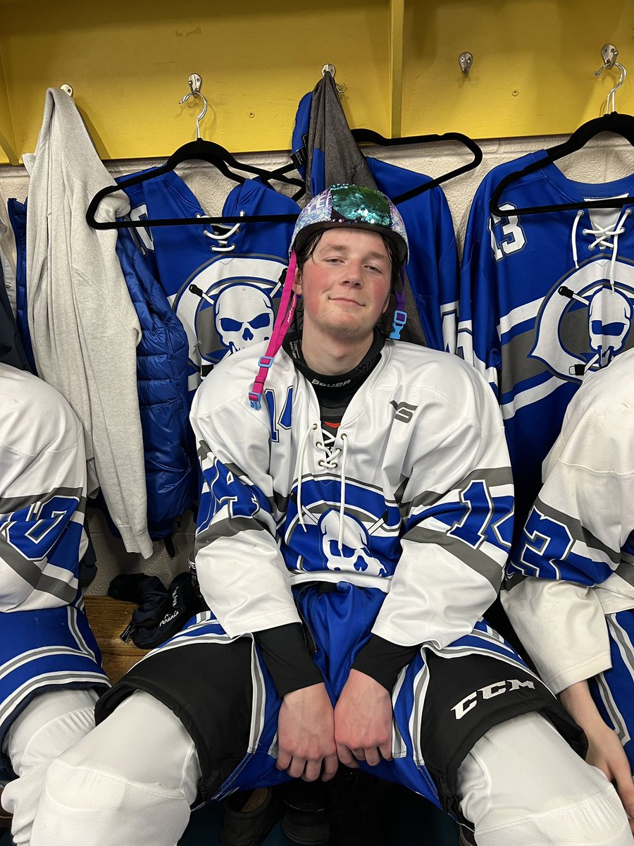 2-0 win for your Marauders in the morning game of the Michigan Public School Showcase. Player of the game Jacob Monette who got the game winning goal on the power play. Isaac Kolasa stopped all 42 Jackson United shots
Monettte 🚨
Dietz 🚨
Forynski 🍏
 
#MarauderPride