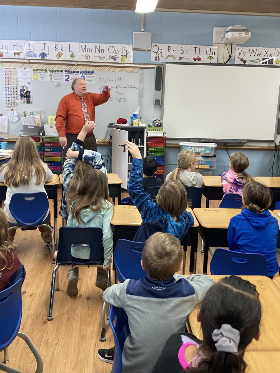 Learning about journalism in 3rd grade today! Thanks to the Humboldt Independent for partnering with us and inspiring young writers! #communitypartners #buildingwriters #buildingfutures