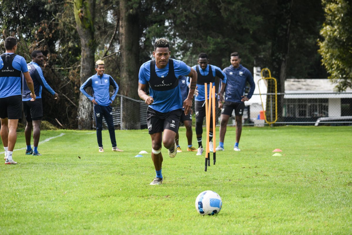 📸| Cada jornada llena de trabajo y motivación.

#FamiliaCammarata
#TodosPorCatólica
#60AñosDeHistoria