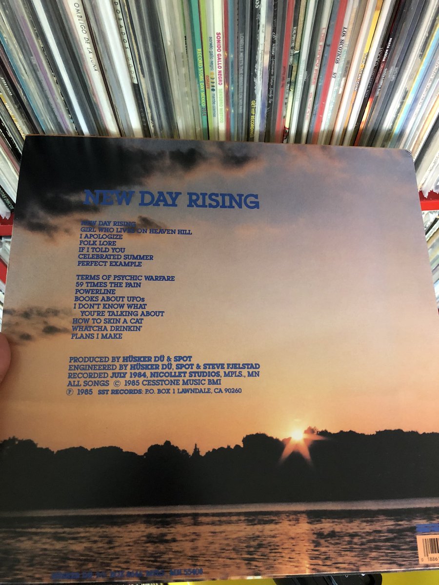 38 años después de su publicación este clásico del #Hardcorepunk norteamericano sigue sonando #NewDayRising de #HüskerDü #SST #punkrock sigan girando 😎👉🏻💩👊🏻#heyspinthatshit #vinylrecords