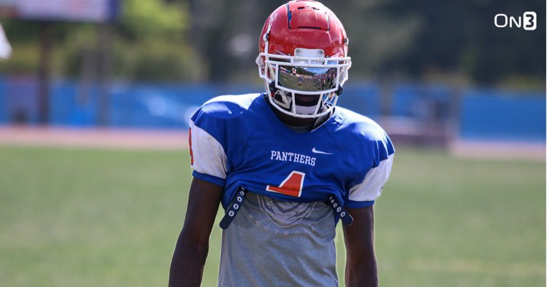ChadSimmons_'s tweet photo. #Auburn is the first school to offer 5-star Mike Matthews to play football and basketball and he shares his thoughts on that here: 

https://t.co/VHWLJZT4tB (On3+) https://t.co/vXiKN1km2Y