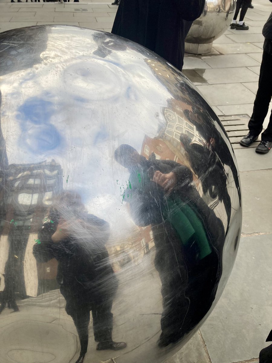 LeytonstoneArt's tweet photo. Wonderful trip for GCSE Art yr10 students today to @Tate. The students were engaged, happy and beautifully behaved; a credit to the dept and school. Thanks go to @tessreedy for excellent organisation! @LeytonstoneArt https://t.co/oNY36cTM1a