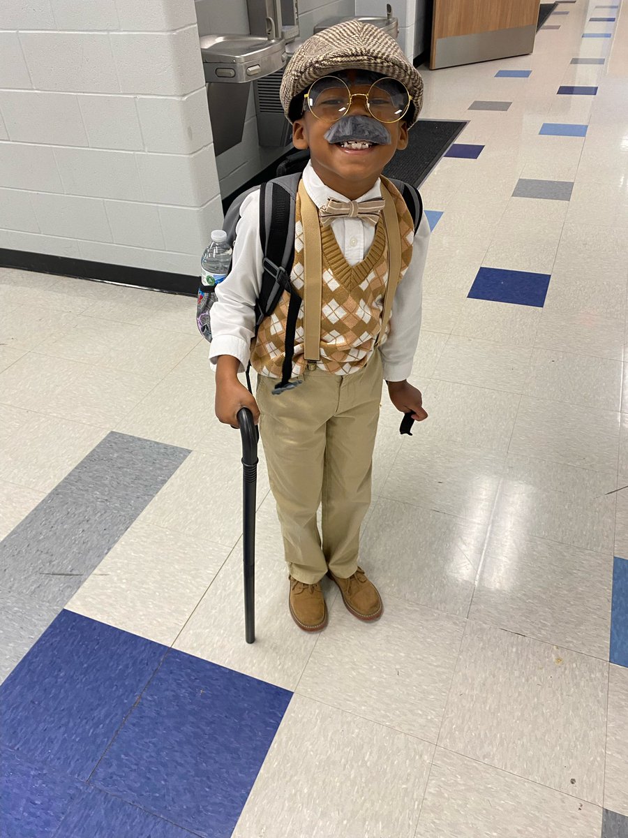 SalemElem's tweet photo. 100 days smarter at Salem! https://t.co/IyK8oHyG6W