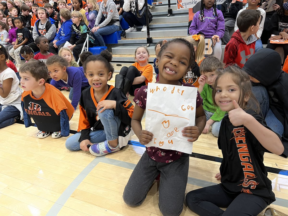BritRRobbins85's tweet photo. @ReadingCSD are so excited for Bengals! Who Dey! 🐅 @Bengals #RULEYOURSCHOOL https://t.co/h4OjXY14db