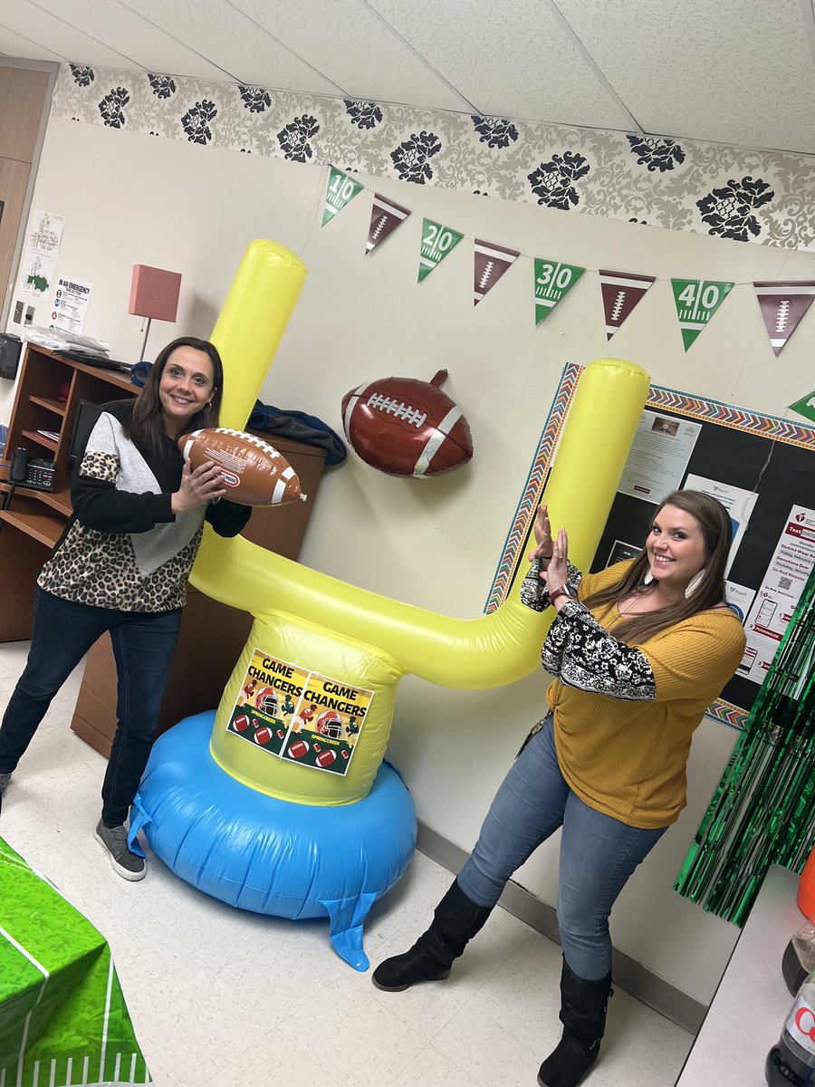 We like to have #funfridays at @SCES_Scorpions! We had a great SOUPer bowl with yummy soup and treats with our staff!