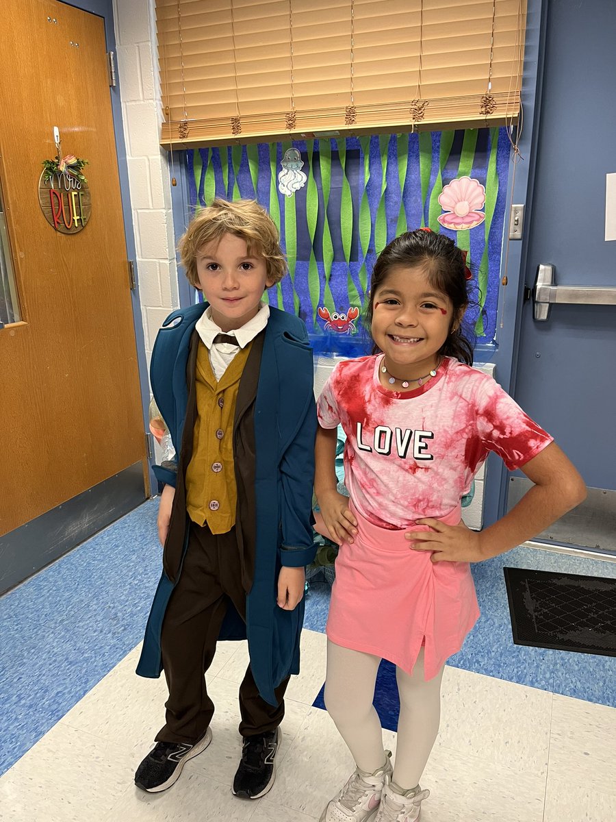 Vocabulary Parade!  So many creative costumes and new words! <a href="/VineyardsVipers/">Vineyards Elementary</a> <a href="/collierschools/">Collier County Public Schools</a> <a href="/CCPSElemELA/">CCPS Elementary ELA</a>