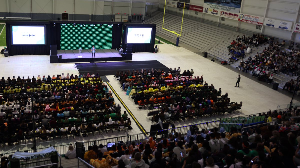 CRUHSD2's tweet photo. The AASC State Convention received a big welcome last night at the Anderson Auto Group Fieldhouse as Mohave High School is the AASC State Convention Host for 2023. 

Student Councils from around the state have come to learn and have fun in Bullhead City, AZ!

#CRUHSD #MHS #AASC https://t.co/CzBQep8IJs