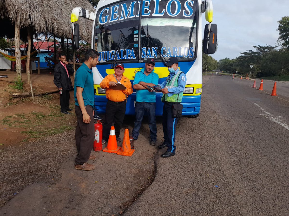 📌 Morrito 
Pruebas de alcoholemia a conductores y el control de los documentos reglamentarios, son acciones que están realizando 👮‍♂️👮‍♀️en el Retén El Pájaro, uno de los puntos críticos de #Nicaragua donde la Policía Nacional mantiene presencia las 24 horas
#JuntoALaComunidad
