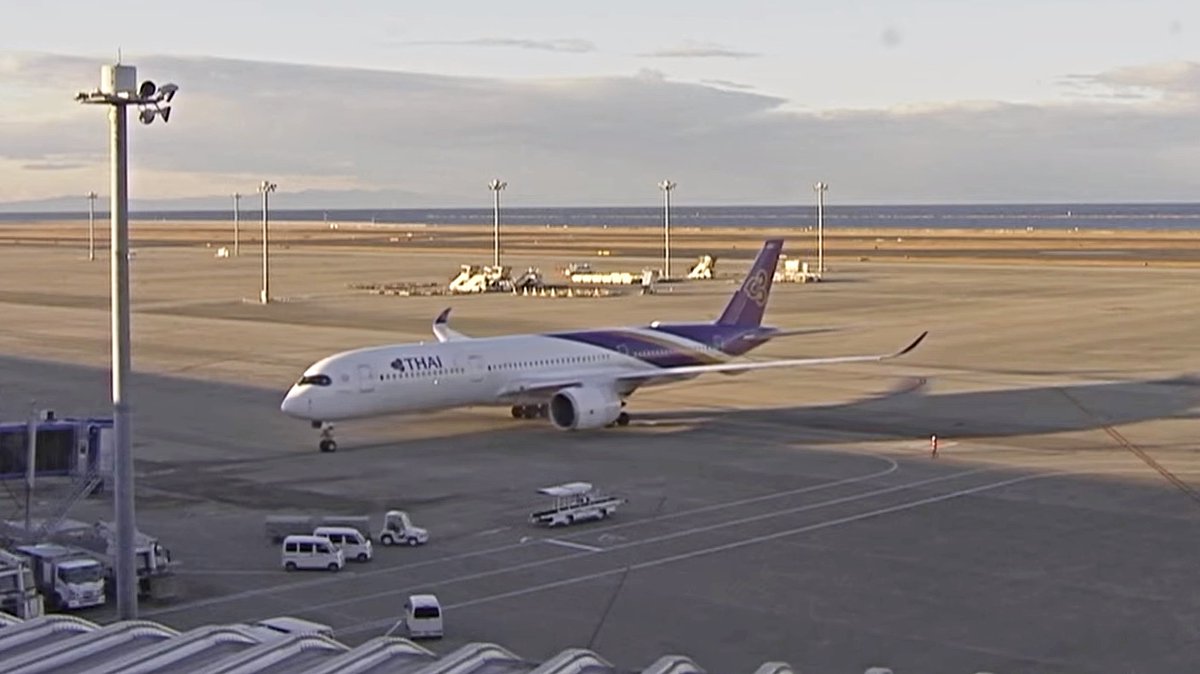 AirportWebcams's tweet photo. NEW: Brand new livestream at Nagoya/Chubu Centrair - Japan's 8th-busiest airport. Thai Airbus A350-900 HS-THL just landed on today's #TG644 from Bangkok.
NGO webcams: https://t.co/ChL18HFCA6
All Japanese airport webcams: https://t.co/LfmFOPelLE
日本 名古屋 ウェブカメラ https://t.co/mTnRHz5JnR