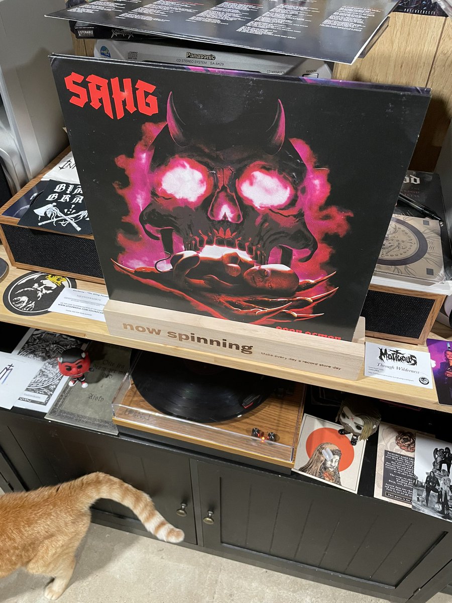 CoreyMirisola's tweet photo. Now spinning #Sahg 🔥🔥🔥 @KatieRann306 #Tobysbutt 🐱 https://t.co/U4ZEkPOlyI