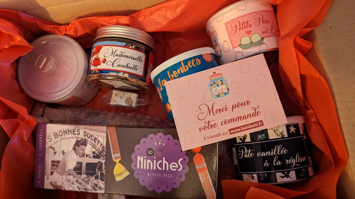 BonboniFrance's tweet image. #vendredisoir ,chez Bonboni ,on prépare vos #commandes 😀🍬🍭retrouvez toutes nos #gourmandises sur bonboni.fr 
#cadeaux #bonbon #confiserie #Plaisir #France #detente #weekend #sucette #caramel #chill #detente #bienetre #coffret #offrir #nougat