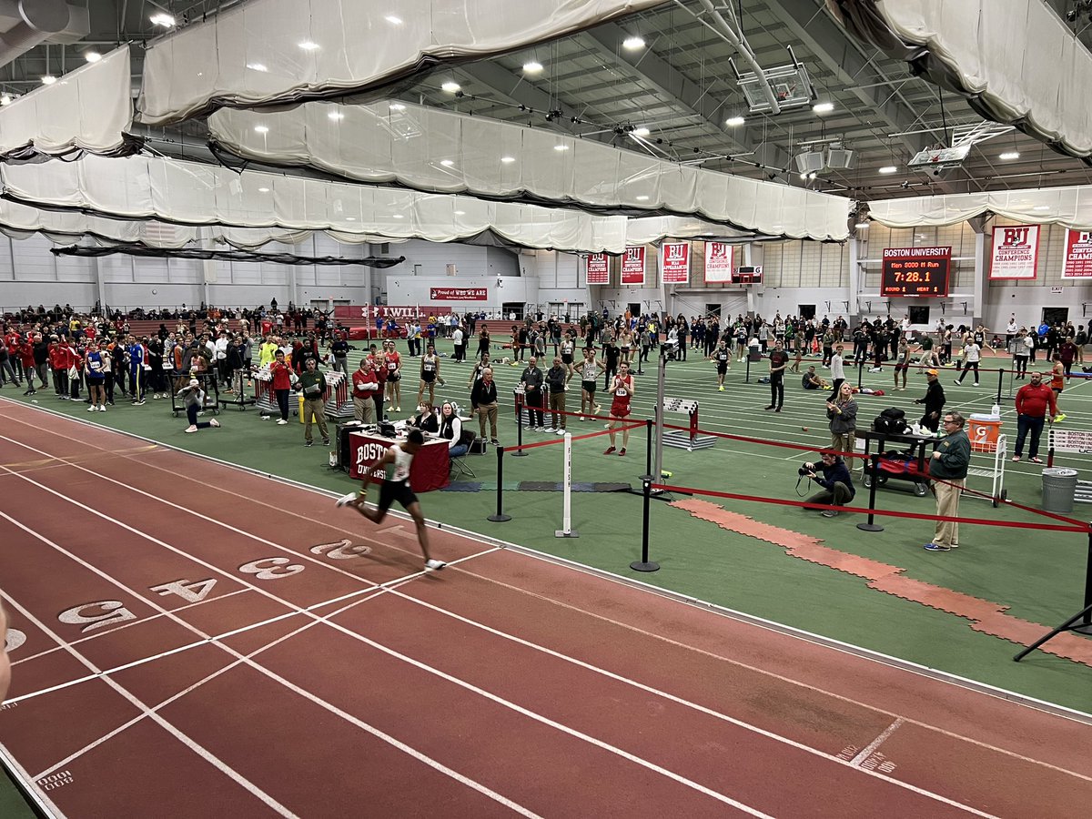 jgault13's tweet image. Oh my god.

Yared Nuguse, in his first race of the season, runs 7:28.24 for 3,000m at Boston University. Fastest time by an 🇺🇸 ever — indoors or out!

🇬🇧 record of 7:31.97 by Sam Atkin and an NCAA record of 7:36.42 by Drew Bosley of NAU — breaking Nuguse’s record.

What a race!