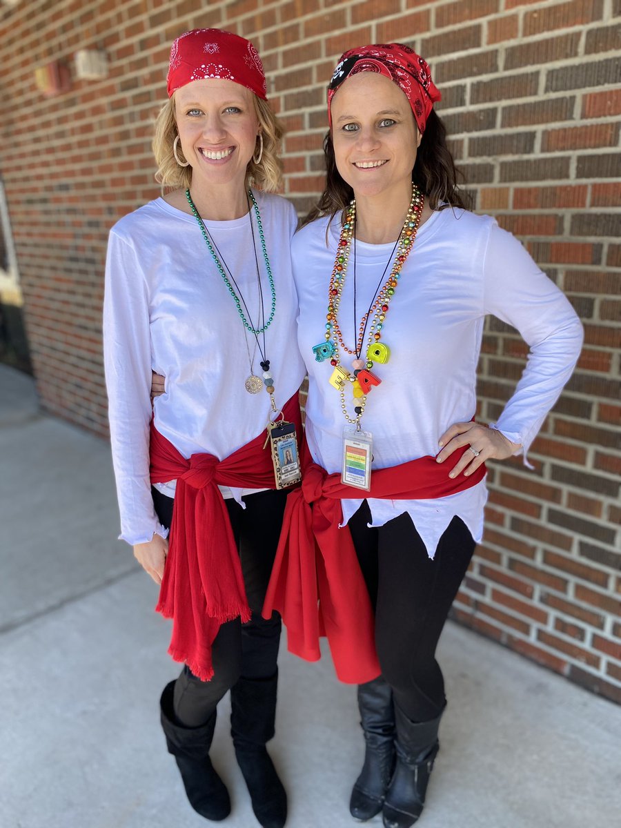b_sawyer1's tweet photo. Wrapping up day 5 of our pirate themed #LiteracyWeek with dress like a pirate day! So many books were read and so much fun was had❤️🏴‍☠️📚
@LakeMagdaleneES @ELA_HCPS @HillsboroughSch https://t.co/CxPqXN8AI1
