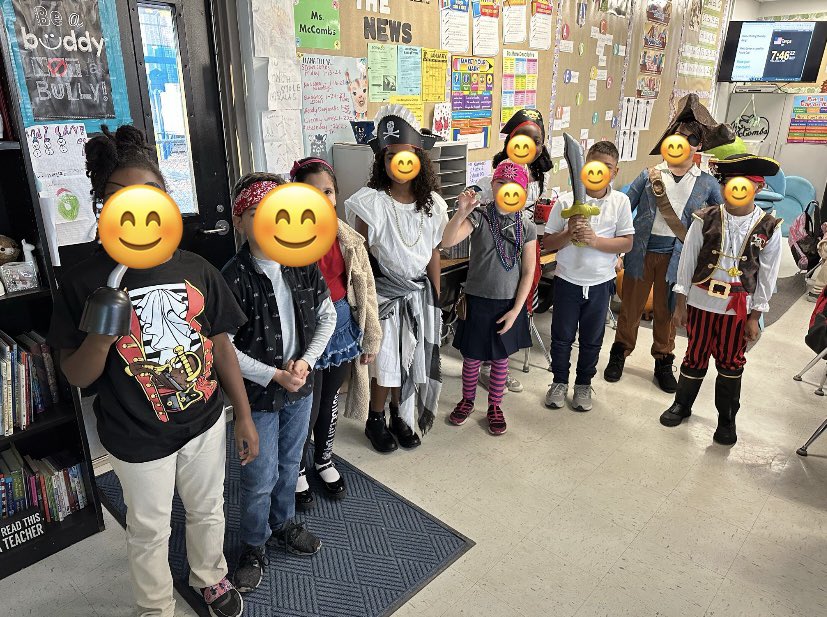 b_sawyer1's tweet photo. Wrapping up day 5 of our pirate themed #LiteracyWeek with dress like a pirate day! So many books were read and so much fun was had❤️🏴‍☠️📚
@LakeMagdaleneES @ELA_HCPS @HillsboroughSch https://t.co/CxPqXN8AI1