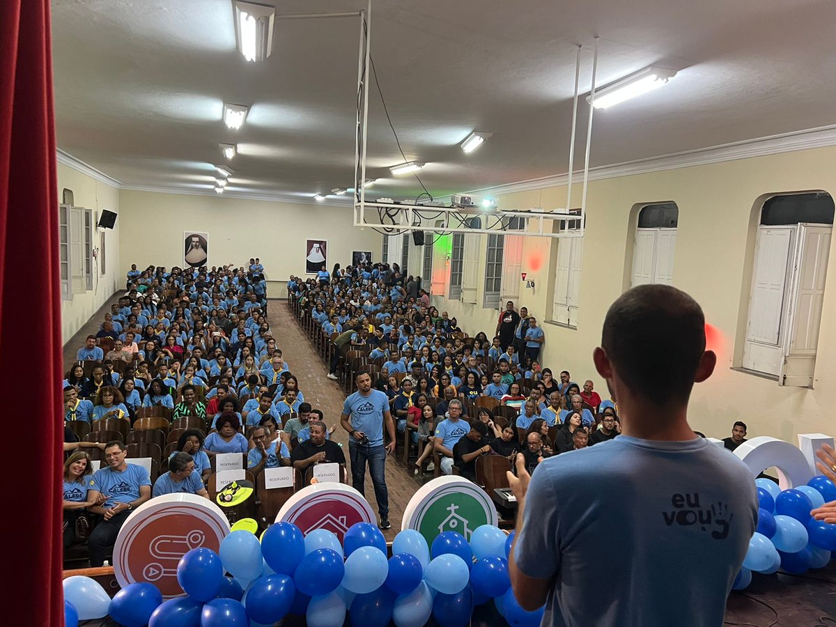 #Calebe eu sou! 
#Calebe #euvou 
#ABS celebrando as conquistas de 325 pontos de evangelismo #Calebe  #ABS em Ilhéus!