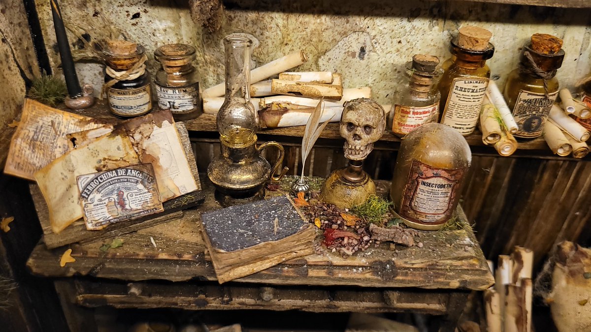 HAAHaunts's tweet photo. AUCTION ALERT:  Feb 3 at 5pm Room 231.  A very unique Miniture Diarama Custom commission (one of a kind) by Pandora Rose.  Last years pics here.  Winner gets to choose theme (not usually done) ($500+ value) https://t.co/9rtQ3gF3EA