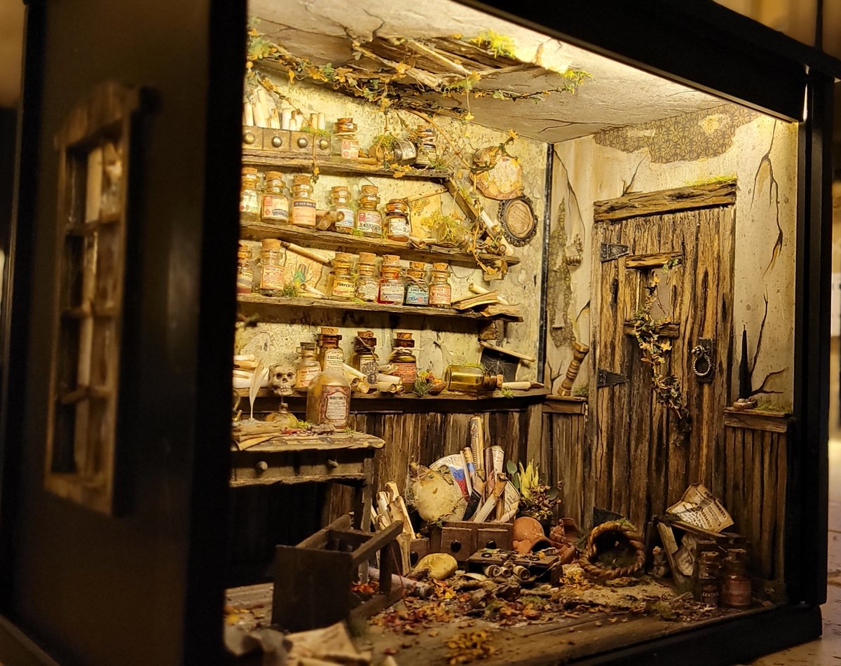 AUCTION ALERT:  Feb 3 at 5pm Room 231.  A very unique Miniture Diarama Custom commission (one of a kind) by Pandora Rose.  Last years pics here.  Winner gets to choose theme (not usually done) ($500+ value)