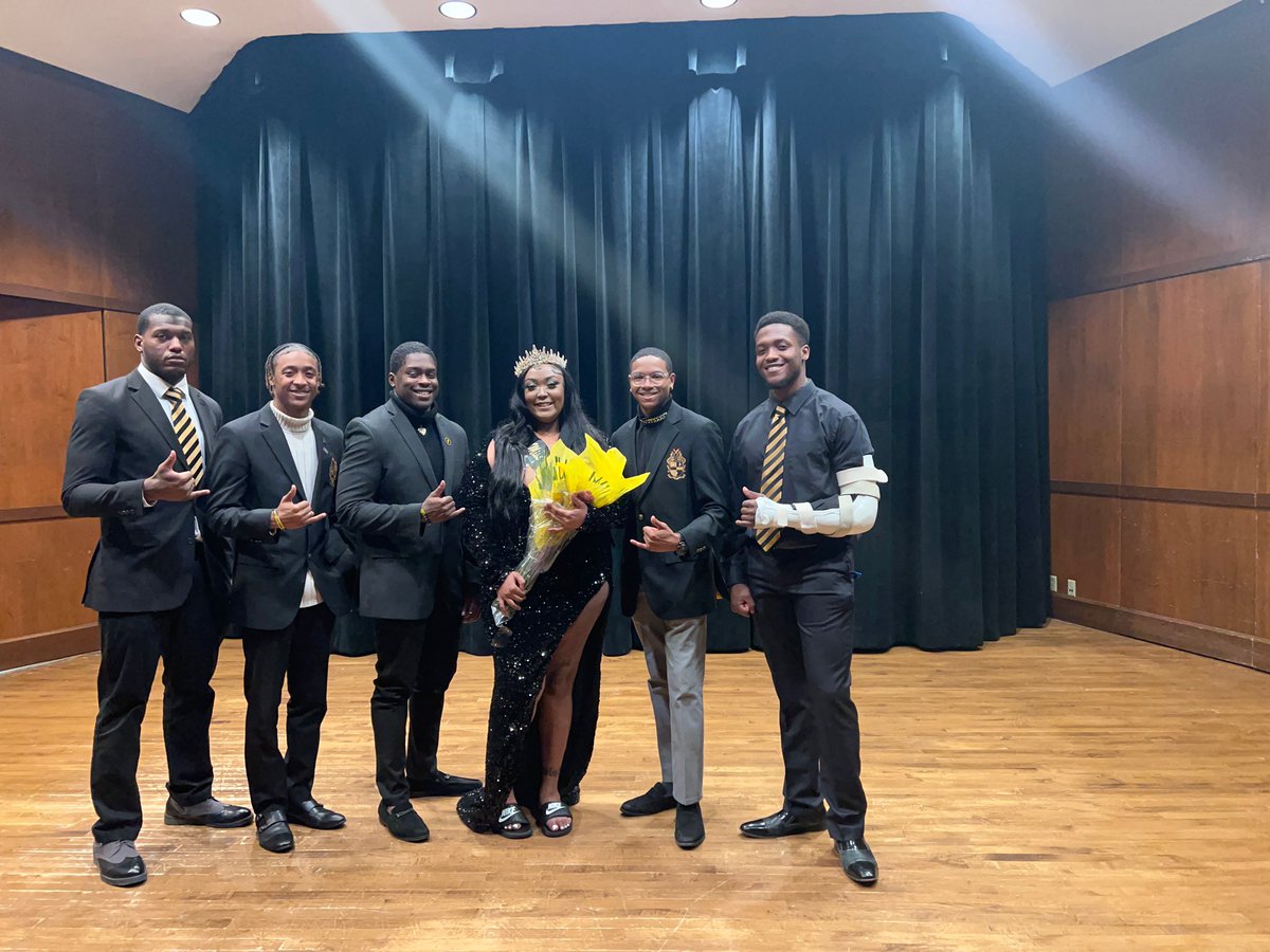 MUAlphas's tweet photo. To conclude the first week of classes off we would like to give a special shout out to our last years winner of our Ms. Black and Gold Pageant Eyja Watkins 🖤💛!! She wishes everyone a great spring semester! https://t.co/ppVvtVBoS3