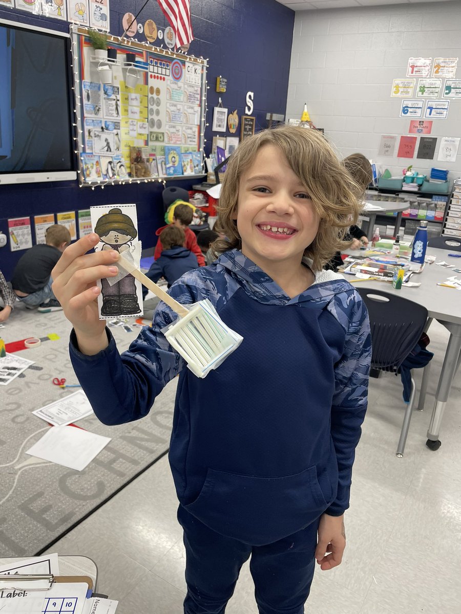 tinastarnes79's tweet photo. Another fun filled STEAM Friday! Students created clotheslines for mittens, shovels for shoveling snow and igloos! #LCEWolves #StarnesStars https://t.co/vS4FSIB98U