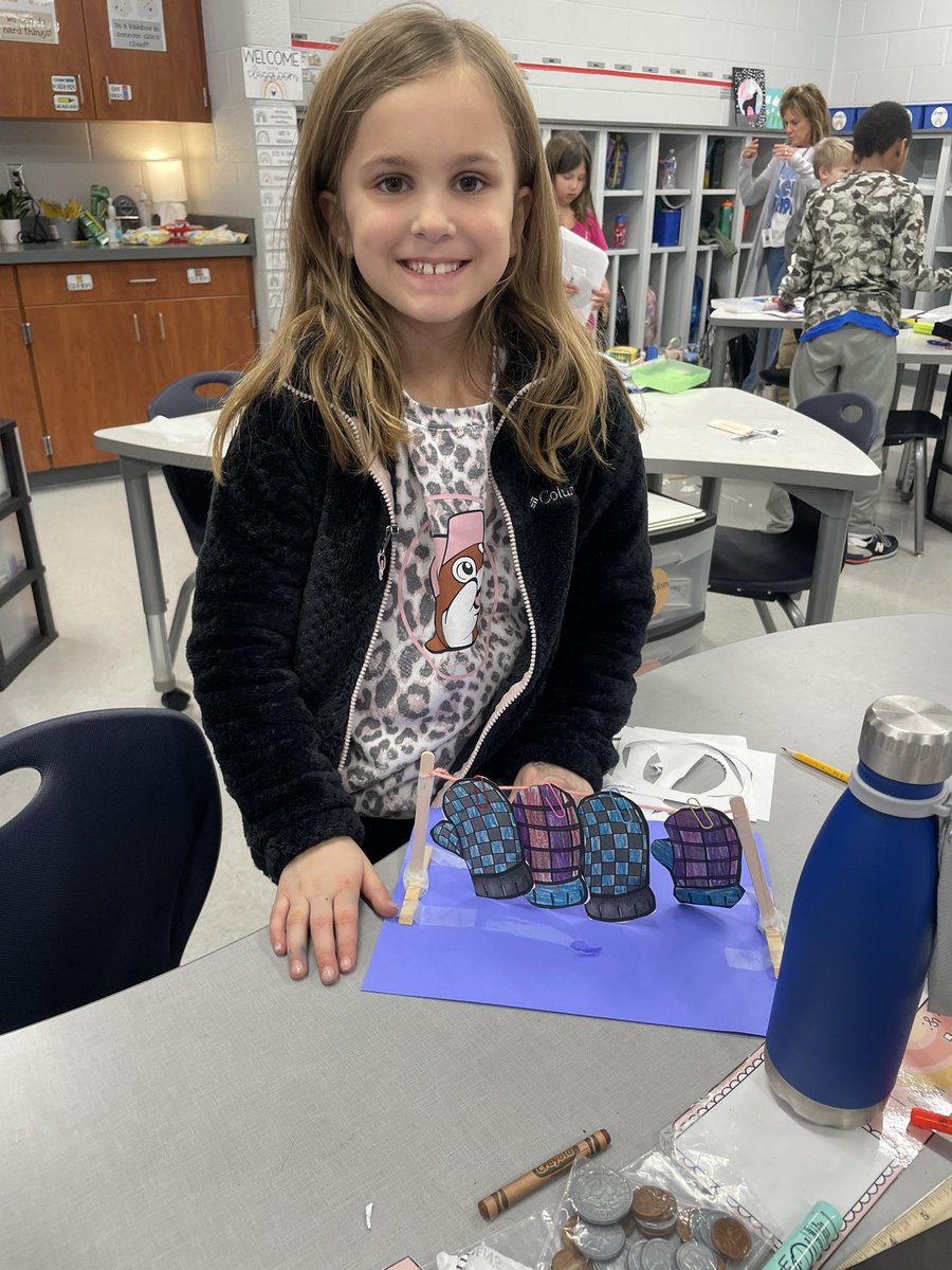 tinastarnes79's tweet photo. Another fun filled STEAM Friday! Students created clotheslines for mittens, shovels for shoveling snow and igloos! #LCEWolves #StarnesStars https://t.co/vS4FSIB98U