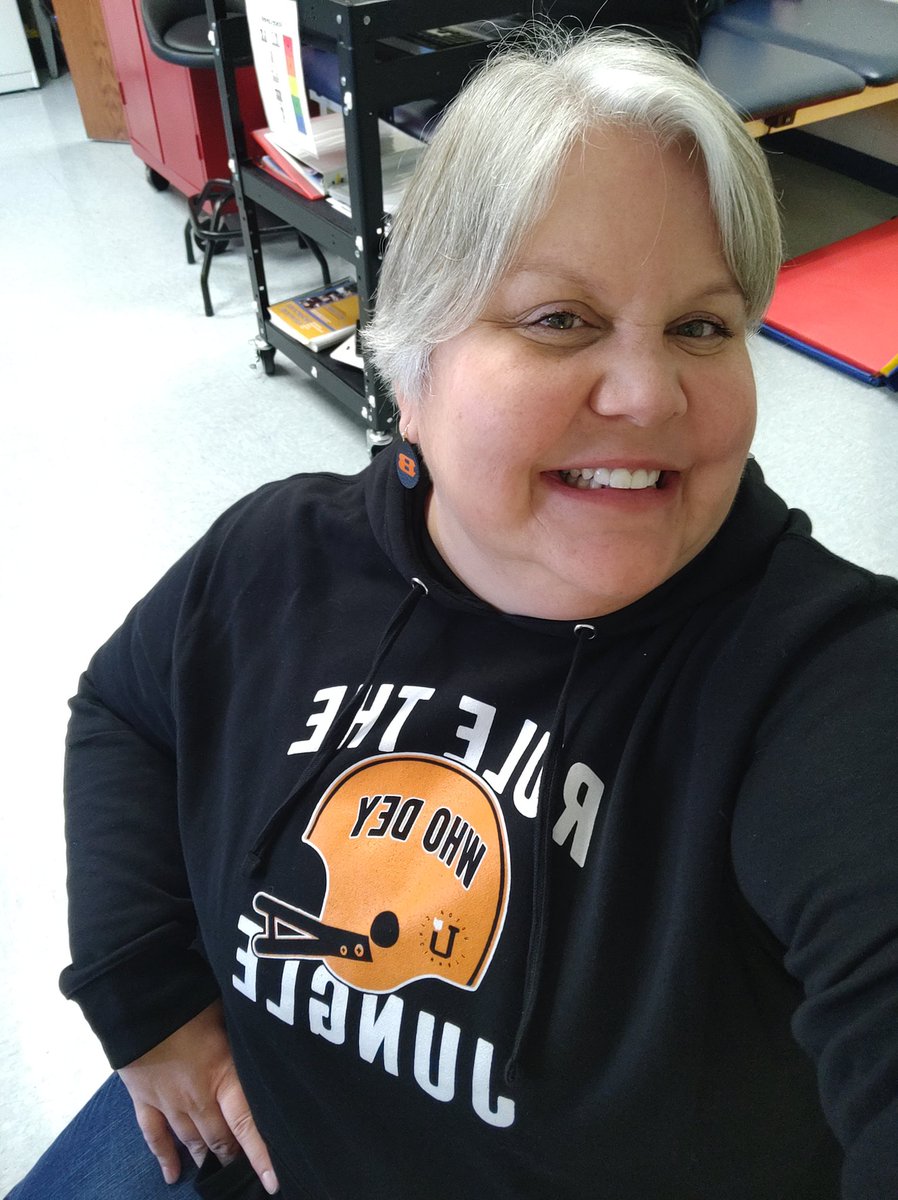 Getting ready for Sunday's big <a href="/Bengals/">Cincinnati Bengals</a> game with my new sweatshirt from <a href="/TeamUPTOP/">UPTOP Clothing Co.</a> and earrings made in my <a href="/AllInAtKings/">AllInAtKings</a> classroom 🧡🏈🐅