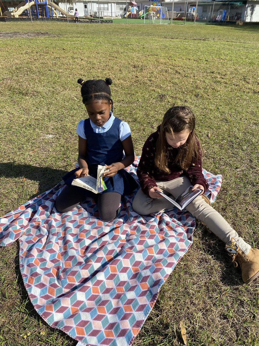 b_sawyer1's tweet photo. Day 4 of #LiteracyWeek we read on an “island” and ate a snack!
@LakeMagdaleneES @ELA_HCPS @HillsboroughSch https://t.co/78BXkOL5lu