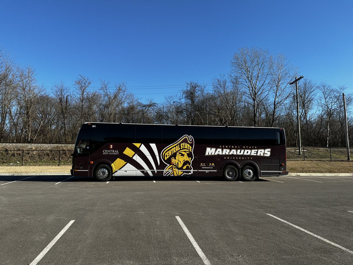 JmcssA's tweet photo. Central State University Men&amp;Women’s basketball were in need! The Cougar Family was happy to help! Our JCMMS and JCMHS teams were able to experience a collegiate practice. Thanks Coach Antonio Davis-Head Coach #BridgeBuilding #CougarNation🟢🟡 @JCMCougars @JCM_ECH @jcmmscougars https://t.co/vir7u2wXmP