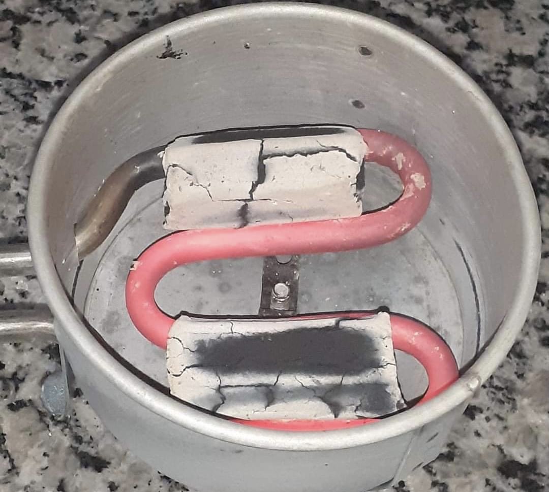 orienteat's tweet photo. vendedor: pode comprar que eu garanto que é carvão bom
eu: vou levar então 
o carvão: https://t.co/FDKLANTHsB