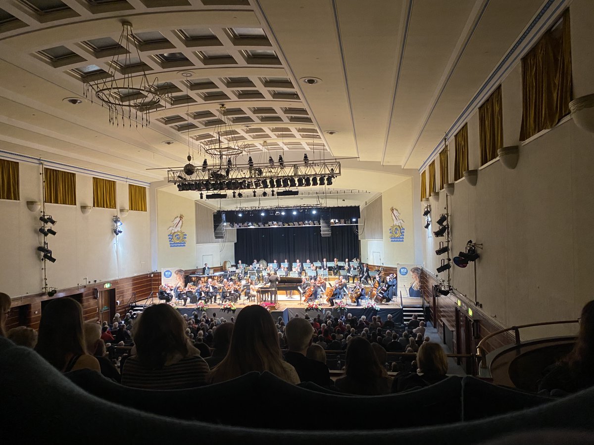A truly amazing concert this evening, and one that will linger long in the memory. Worthing Symphony Orchestra with Maria Marchant <a href="/MariaMarchantpf/">Maria Marchant</a>  playing Gershwin classics, plus Borodin and Malcolm Arnold's magnificent 4th symphony <a href="/ArnoldSociety/">𝙼𝚊𝚕𝚌𝚘𝚕𝚖 𝙰𝚛𝚗𝚘𝚕𝚍 𝚂𝚘𝚌𝚒𝚎𝚝𝚢</a>   
#worthing #orchestra