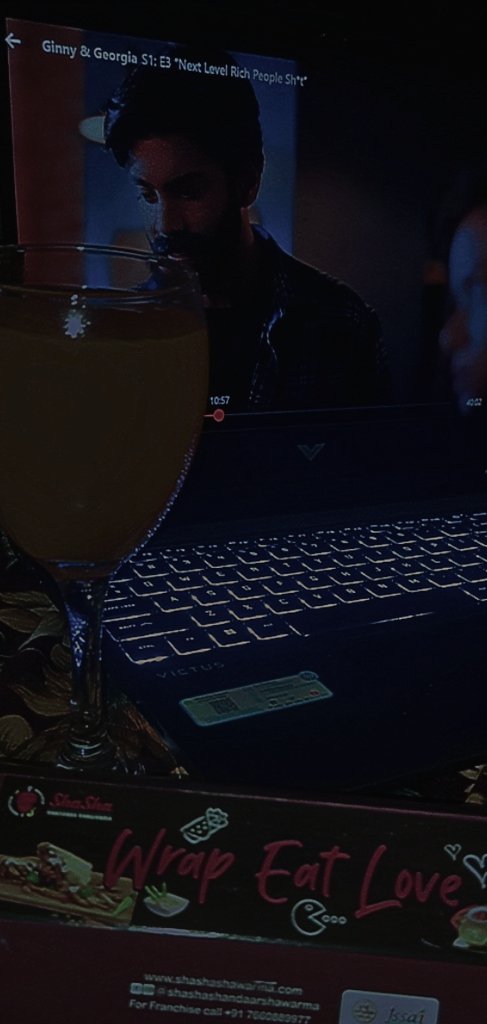 Saniyaaahhhh's tweet photo. The real question isn't whether to be or not to be, it's whether to Netflix and chill or actually study https://t.co/b3Uejj1KpU