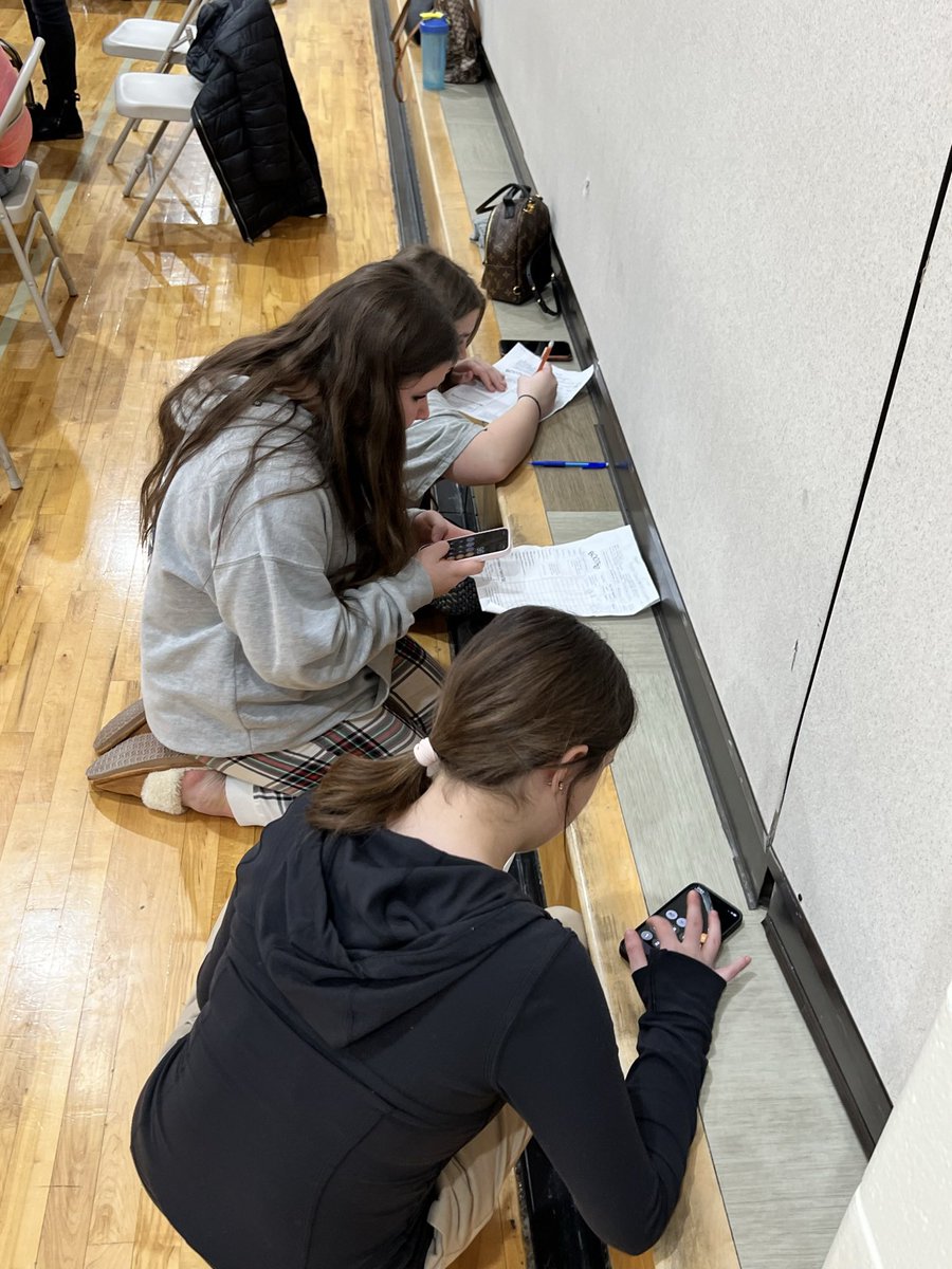 ElkhornPS_ERMS's tweet photo. 8th graders got a taste of the real world in our inaugural Reality Check today! Students picked a career, paid bills, found housing, made mistakes &amp; had some great learning moments.Big thank you to our parent volunteers &amp; staff for making this experience possible!#EPSAchieves https://t.co/B0LEoFUOlH
