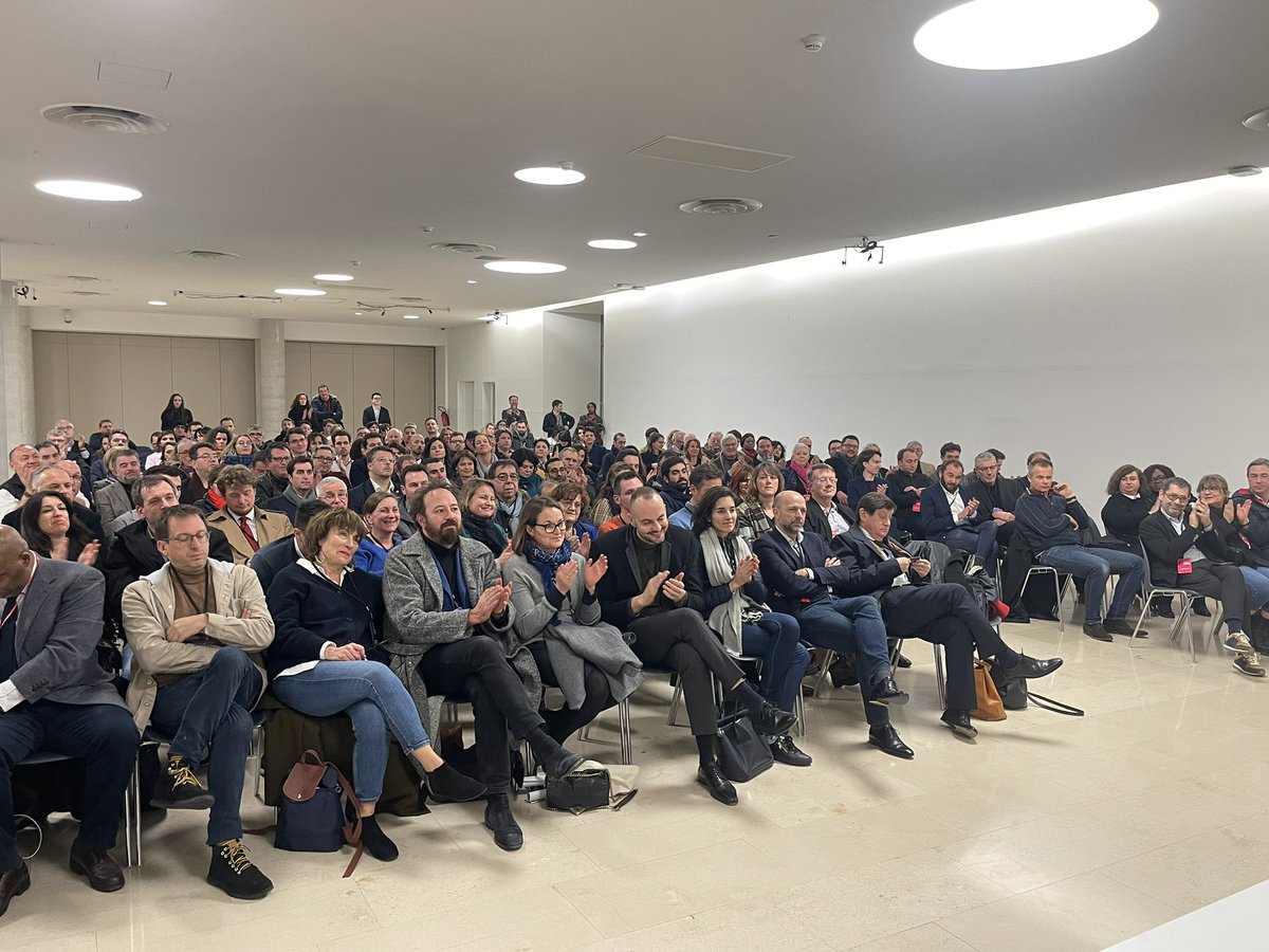 Quel beau collectif, une belle et nouvelle histoire commence avec <a href="/Refondations1/">Refondations</a> <a href="/NicolasMayerNMR/">Nicolas Mayer-Rossignol</a> une belle énergie et un nouveau souffle dont le <a href="/partisocialiste/">Parti socialiste</a> à besoin. Plus de 250 amis venus des 4 coins de la france. On lâche rien, une équipe au service des français