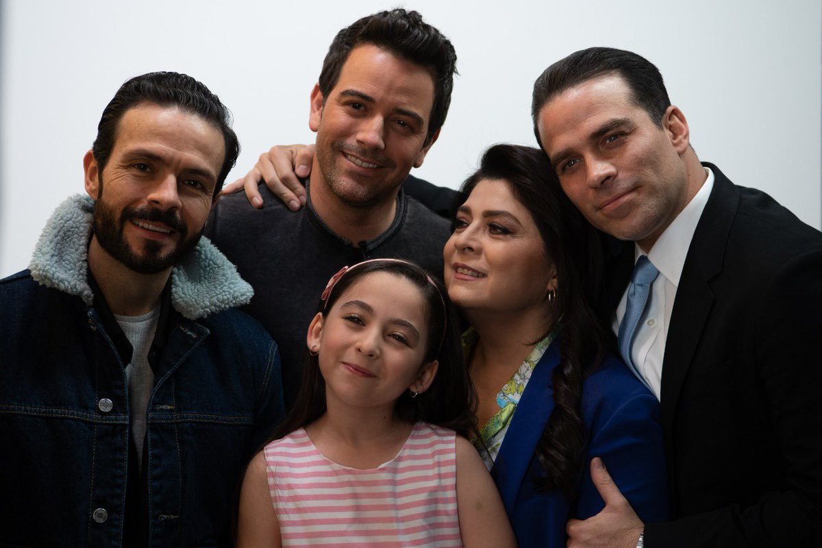 Produccionof's tweet image. Refugio: ¿Por qué nos odiaba tanto Rómulo? ¿Por qué?#GranFinal #CoronaDeLágrimas2 6:30 pm. @elgueromex @victoriaruffo31 @JosemariaTorreH @manedelaparra @SoyLaraCampos @alenones @GeraldineBazanO @anabelena9 @afri_zavala @moiarizmendi @ulisesdelatorre