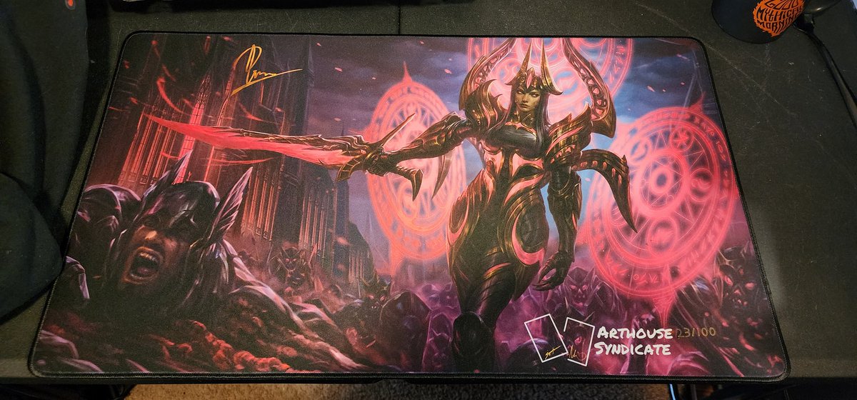 RavenousBabble's tweet photo. This playmat is absolutely GORGEOUS. This picture doesn't do it justice, TBH. The colors really pop! You can tell the mat is thicker than most, and a cut above the rest in terms of quality. 10/10. #fabtcg https://t.co/WZYUHXZ829
