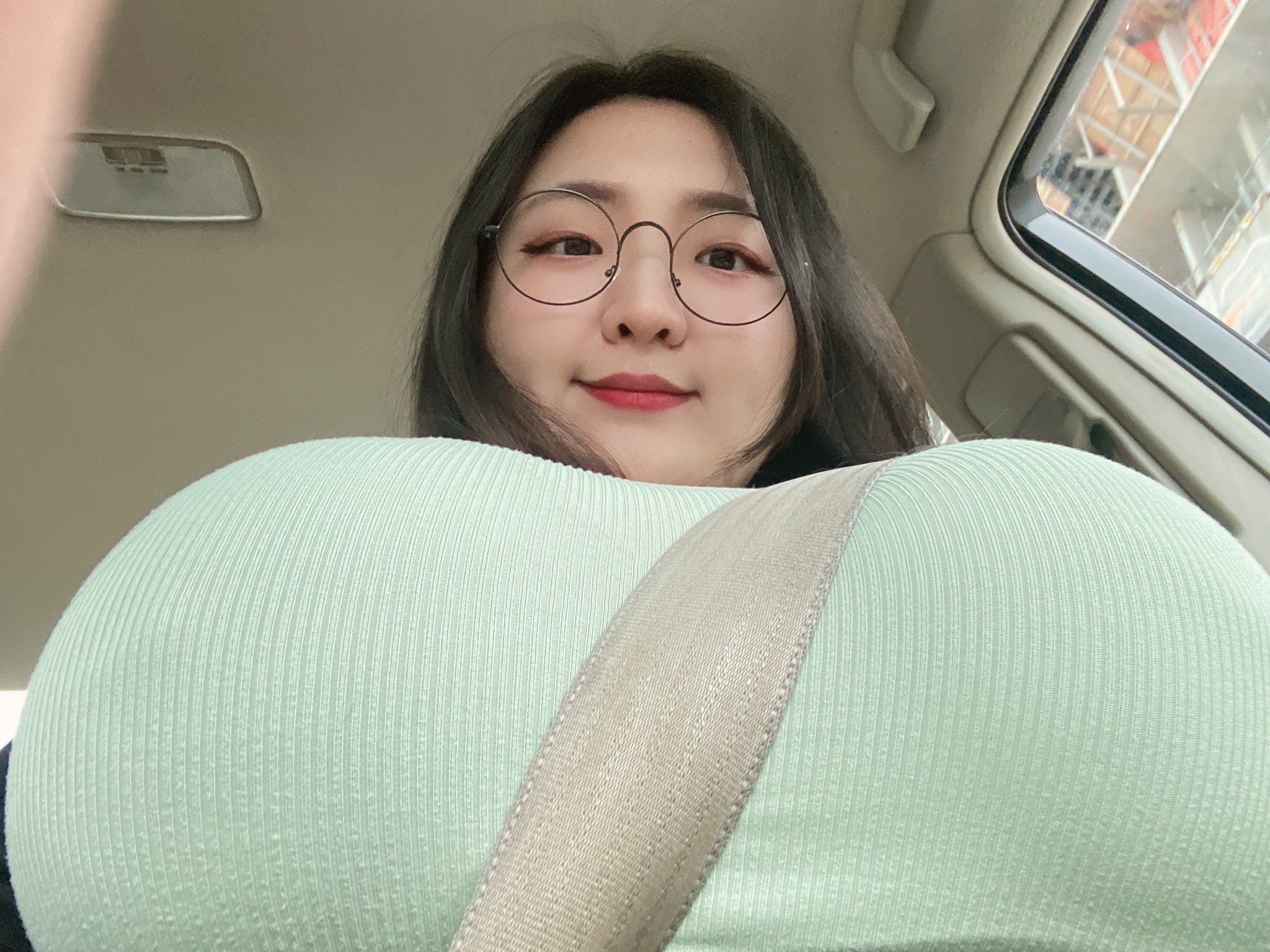 AroomiKim🇰🇷 on X: Peek a boob 🙈 t.co2eeiMxdVCM  X