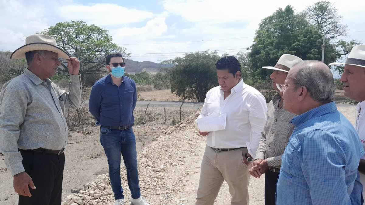 GomezlRichard's tweet photo. Impulsado por la convicción de mejoras para el @IESSec y de apoyar toda buena iniciativa, de donde venga 

Esta tarde visité el sector de Charapotó en la provincia de Manabí donde se planea construir un nuevo centro médico del Seguro Social Campesino.

#VocalDeTerritorio https://t.co/yq0cxJQVy6