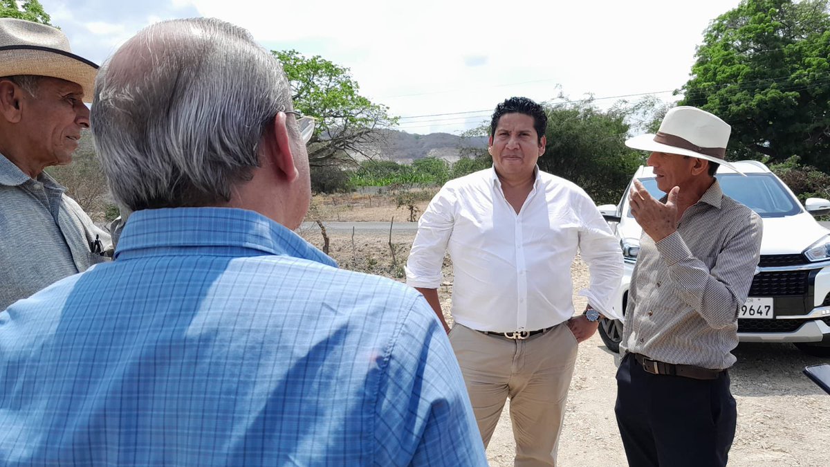 GomezlRichard's tweet photo. Impulsado por la convicción de mejoras para el @IESSec y de apoyar toda buena iniciativa, de donde venga 

Esta tarde visité el sector de Charapotó en la provincia de Manabí donde se planea construir un nuevo centro médico del Seguro Social Campesino.

#VocalDeTerritorio https://t.co/yq0cxJQVy6