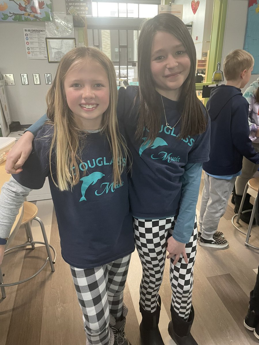 OkruchMrs's tweet photo. Almost forgot to snap a few pictures of “twin” day!  @DouglassElem @harveyoaxaca https://t.co/DKD9cyAKg0