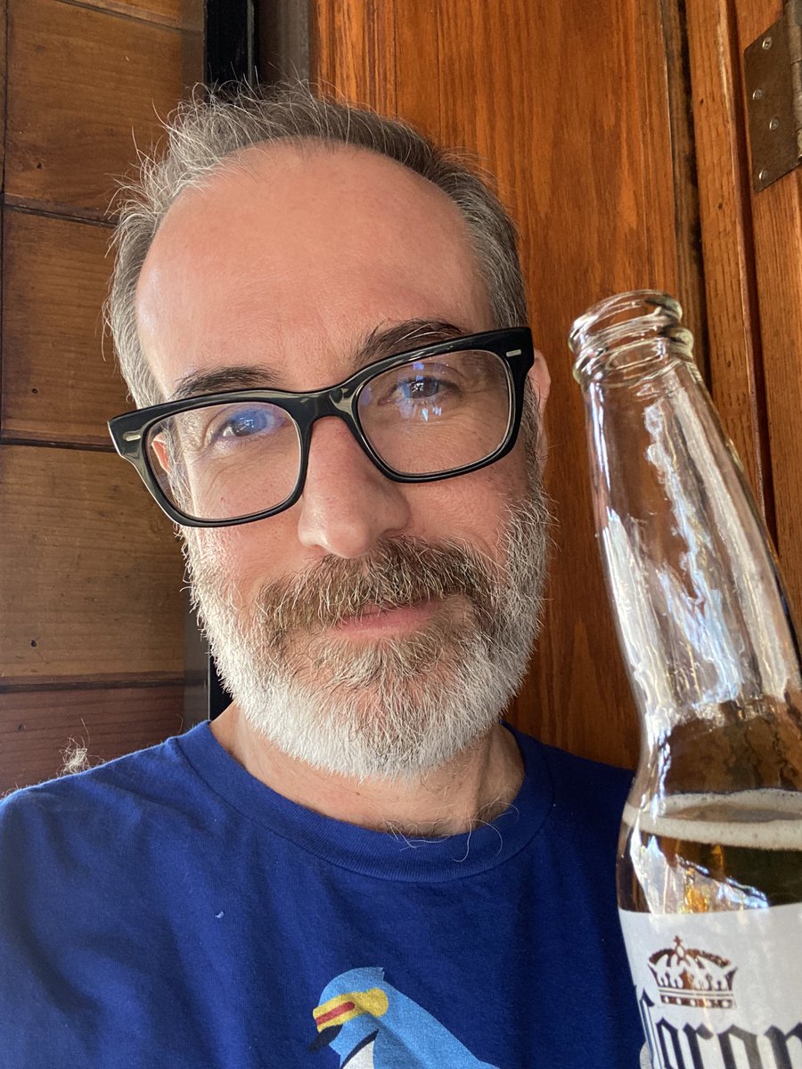 Joeywood2's tweet photo. Happy Friday, now I am out having drinks. #trunksweho https://t.co/ftnWHBLjhu