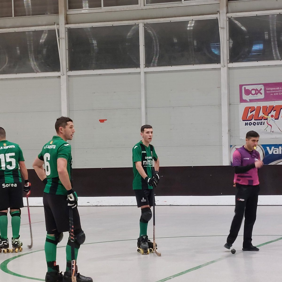 HoqueiAmposta's tweet photo. Sènior 2a Cat #hoquei 🏑🥅
Avui al pavelló ampostí no ha pogut ser. El @okcevendrell ha estat un rival ràpid i amb recursos.
#ChpAmposta 5 -
#CeVendrell 7
Continuem!
#ADNAmposta 💚🖤 https://t.co/WNsxK6I4or