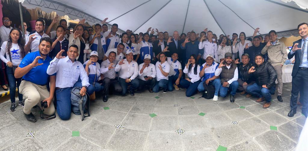Bancadacabal__'s tweet photo. Esto es #Cabal: familia, compañerismo, trabajo en equipo. Somos la generación joven que trabaja por #Guatemala ¡Aquí estamos!
#TeamCabal
#SomosJóvenesCabal
#SomosGenteCabal
Artículo 20 inciso h) de la LEPP https://t.co/yKEZwRDhJj