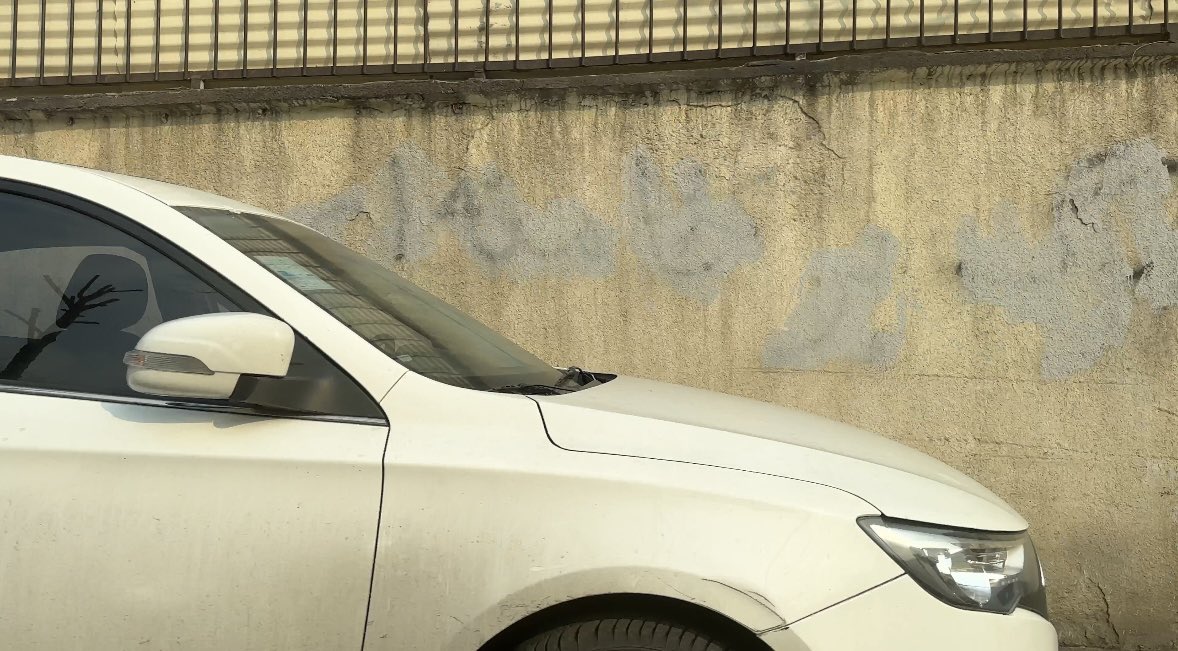 K_Willinger's tweet image. Graffitis mit Slogans gg das System finden sich überall in Teheran an Hauswänden. Man muss nicht danach suchen. Oft überstrichen,nicht selten wieder mit neuen besprüht. Farben-Händler sollen angewiesen worden sein,kein Bargeld zu akzeptieren,damit Käufe nachverfolgt werden können