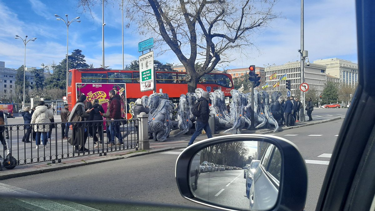 Javiermajim1's tweet photo. @cctv_idiots everyone to the bus https://t.co/7S8g7BiJQj