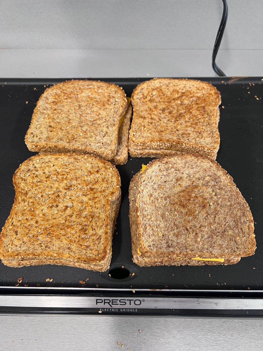 KellerLogistics's tweet photo. 🧀🍞🥄🍅Fresh Food Friday is back and lunch today was 🤌 Our employees enjoyed a healthy twist on this classic meal. We used sesame sprouted whole grain bread, ghee, organic american single cheese slices and creamy tomato soup. Yum! 🤤💯 https://t.co/ODypso5GFN