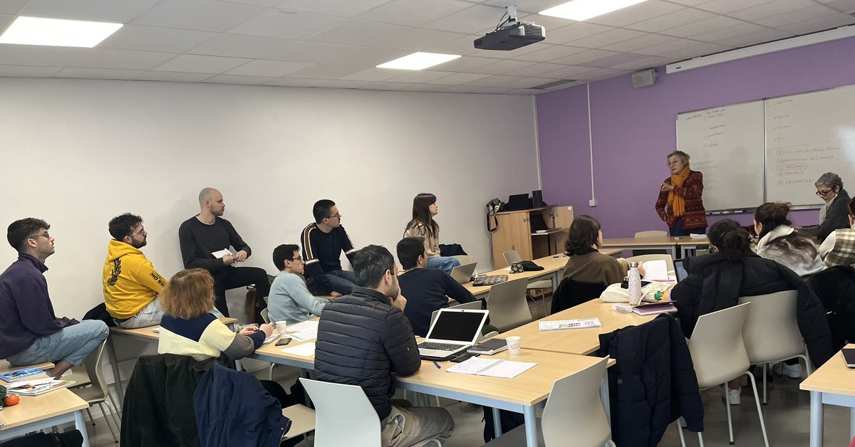 Préparation du chemin de fer pour le prochain numéro de <a href="/VisoMag/">Visó Magazine</a> consacré à la #Pologne avec <a href="/Sophie_Dufau/">Sophie Dufau</a> et Nathalie Kouyoumdjian. Spé presse écrite/multimédia de <a href="/IjbaOfficiel/">IJBA</a> <a href="/UBMontaigne/">Université Bordeaux Montaigne</a> #journalisme #Cracovie #Europe #frontières #GuerreEnUkraine Dans les kiosques en mai