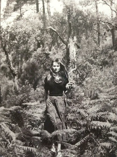 highnotefm's tweet photo. This week we're celebrating pioneering French electronic composer รliane Radigue. Read more on our IG:
https://t.co/v1nzKl6ToJ
#electronicmusic
#synthesizer
#recordingarts https://t.co/m9unbbjMkg