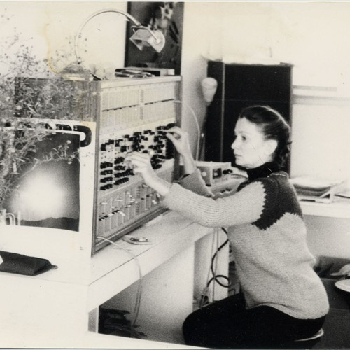 highnotefm's tweet photo. This week we're celebrating pioneering French electronic composer รliane Radigue. Read more on our IG:
https://t.co/v1nzKl6ToJ
#electronicmusic
#synthesizer
#recordingarts https://t.co/m9unbbjMkg