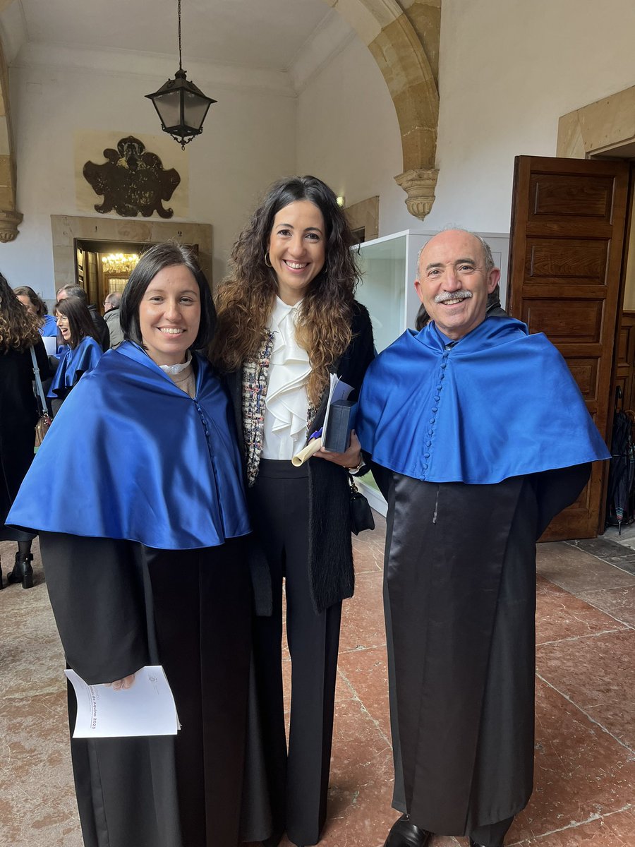 anabflorez's tweet photo. La 👩🏻‍🎓Dra. Lucía Vázquez @vzquez_lu  investigadora @iplacsic @CSICasturias 📜Premio Extraordinario de Doctorado @uniovi_info Un gran día!!! Enhorabuena!!!👏🏼👏🏼👏🏼🏅 https://t.co/fIFvh9m5Mr