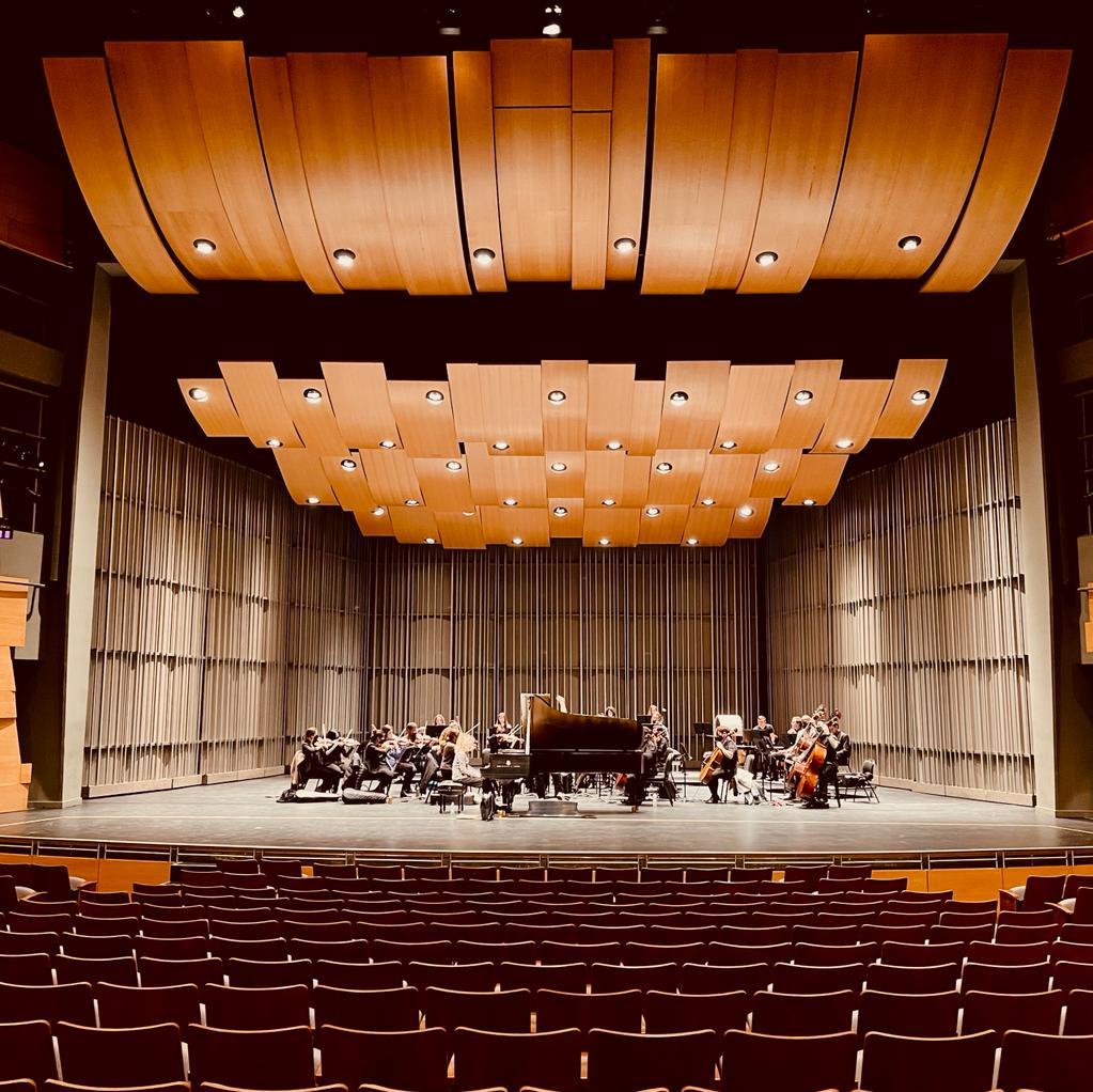 HeleneGrimaud's tweet image. From last night's concert at @TheSorayaStage, Northridge

With Conductor Christopher Rountree &amp;amp; @WildUp 

📸: Mat Hennek